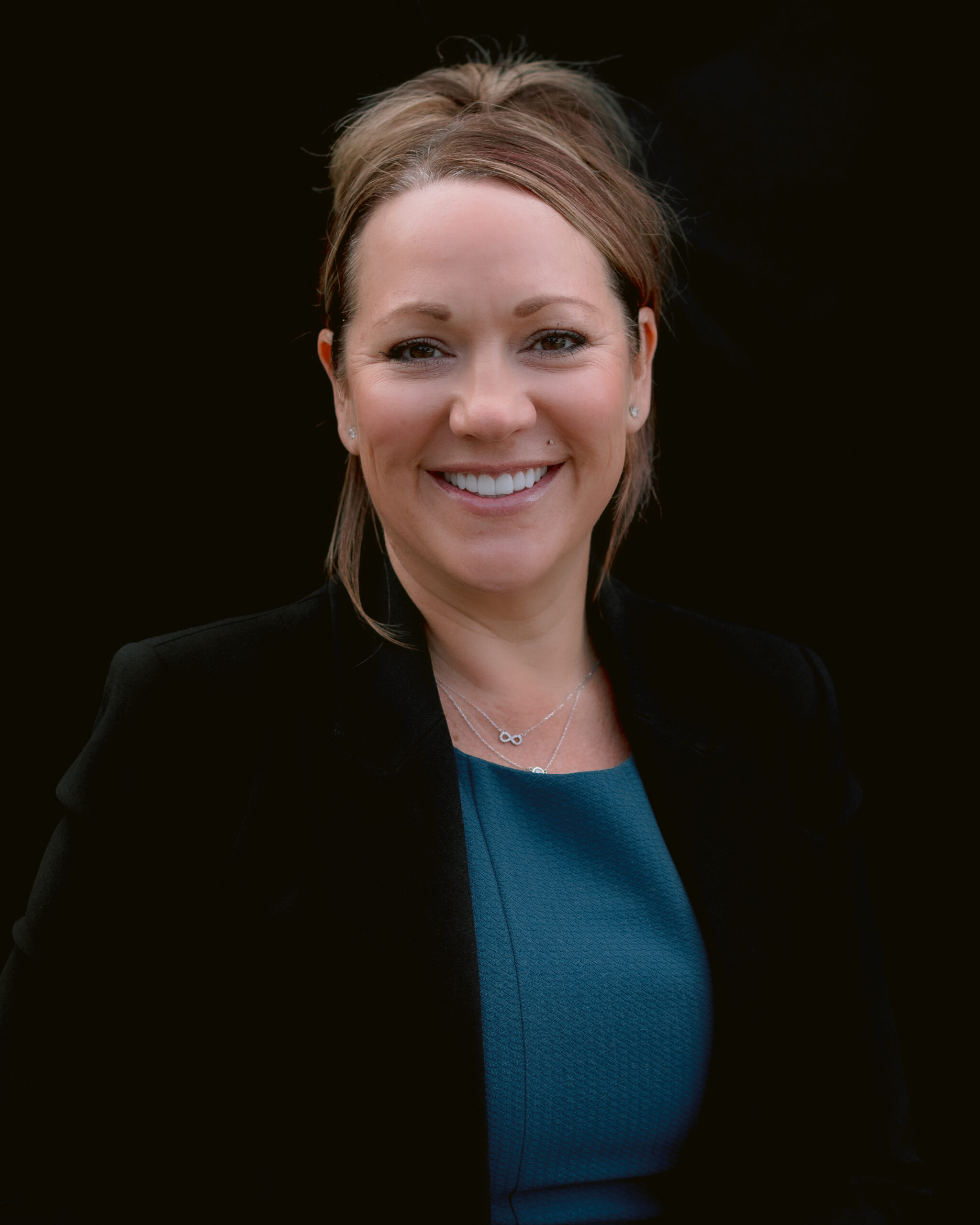 Rashele has been with the Artisan Dental Lab for over 21 years.